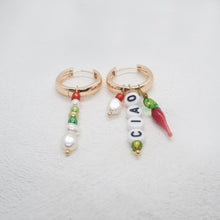 Lade das Bild in den Galerie-Viewer, TOO HOT TO HANDLE MISMATCHED EARRINGS
